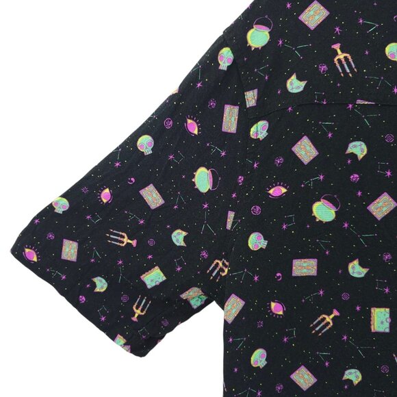 Disney Hocus Pocus Button Front Woven Shirt Adult M Halloween Our Universe - Picture 14 of 16